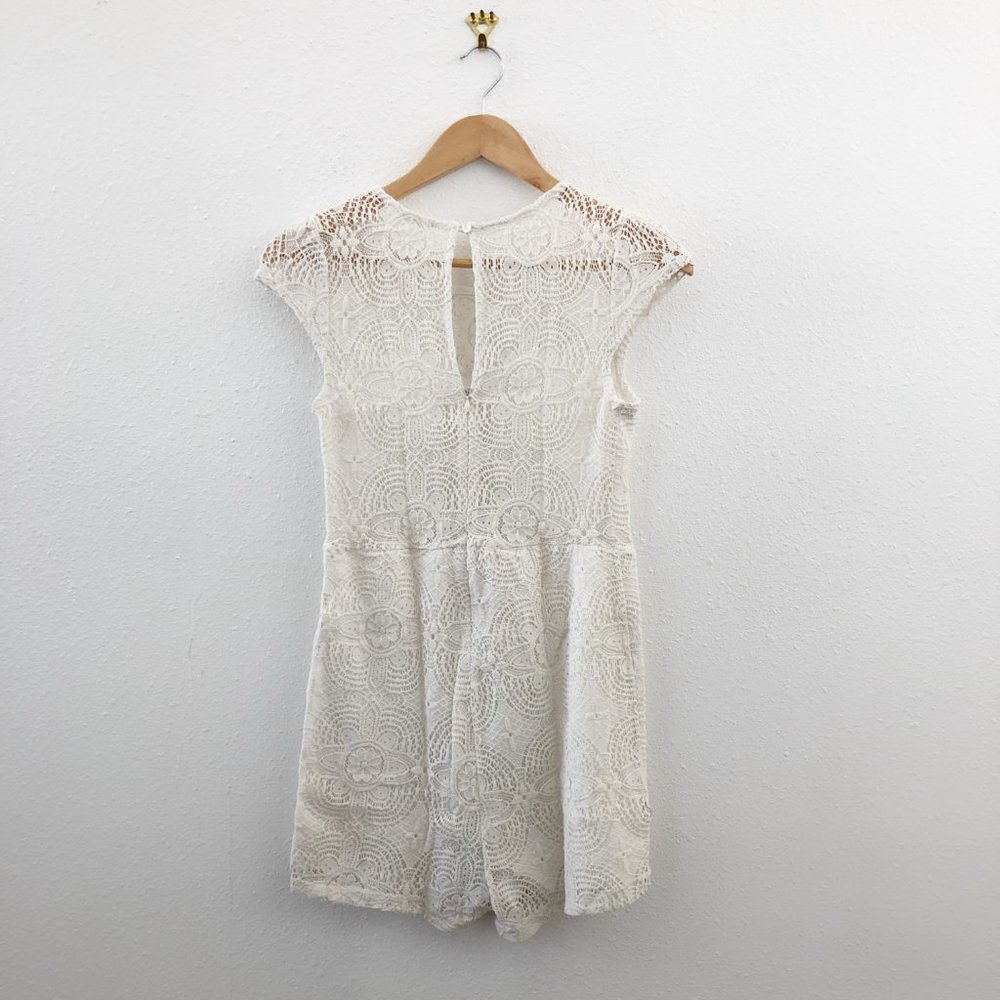 ELODIE Ivory Lace Cap Sleeve Short Romper Small - Picture 4 of 8